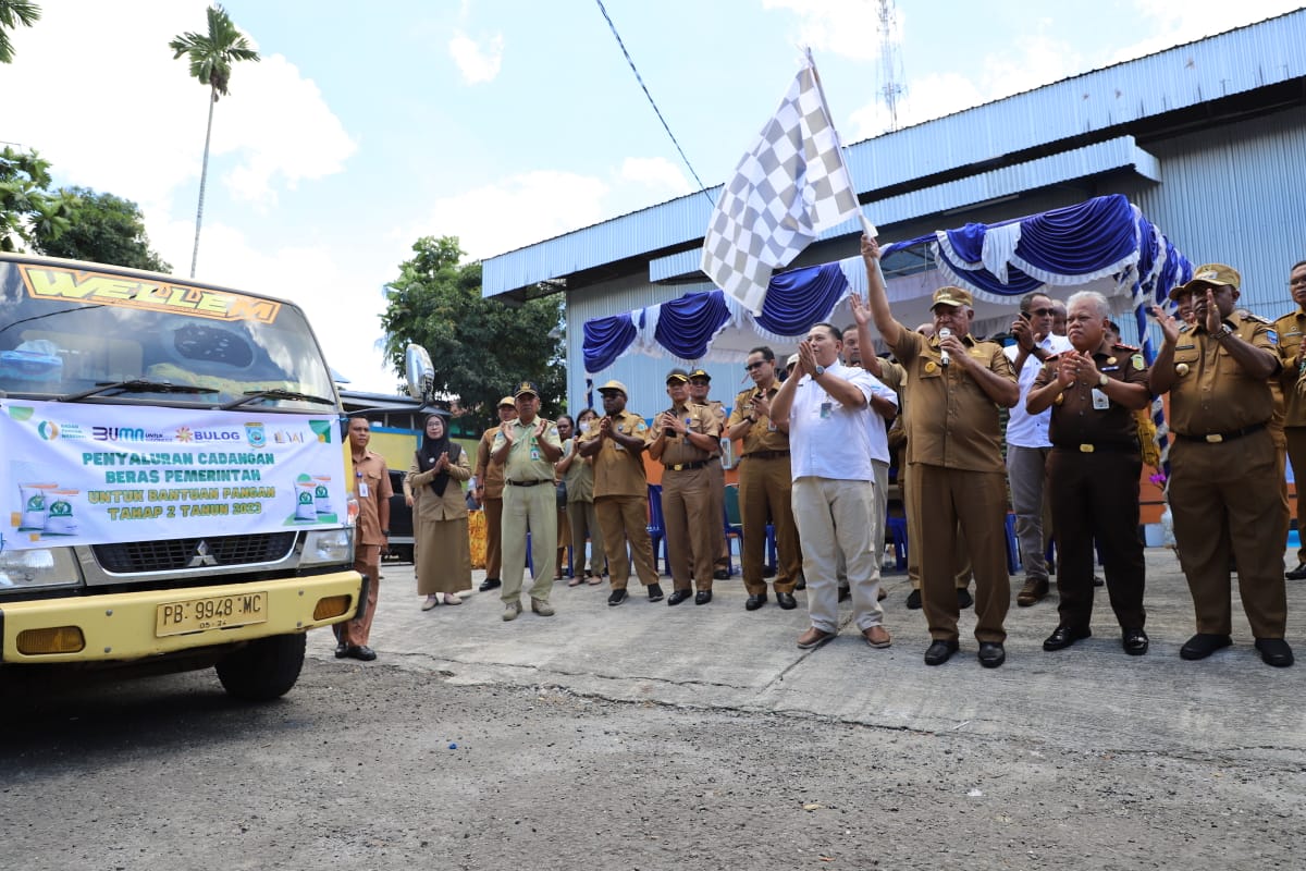 Pj Gubernur Launching Penyaluran Bantuan Pangan Cadangan Beras