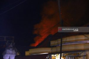 Polisi Evakuasi Warga Pasca Bom Susulan Sibolga, Medan