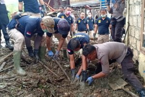 Lagi, Tim K-9 dan Sabhara Polda Papua Temukan Jenazah Korban Banjir Sentani, Papua