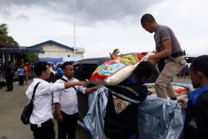 Polda Papua Bantu Satu Ton Beras kepada Korban Banjir