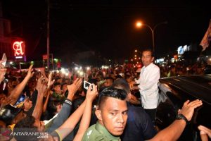 Jokowi Enam Kali Dihentikan di Jalanan Sorong