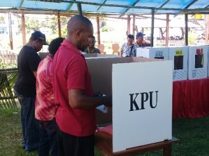 KPU Wondama Gelar Simulasi Pencoblosan dan Penghitungan Suara di TPS