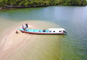 Pulau Ugar Jadi Destinasi Wisata Fakfak, Ada Pasir Timbul, Air Tawar di Laut