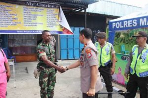 Tinjau Pos Pengamanan Idul Fitri, Kapolda Papua Barat Tekankan Pelayanan Anggota Bagi Warga