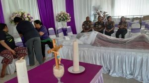 Jadwal Prosesi Pemakaman Abraham Atururi, Sebelum Missa Arwah, Almarhum  Disemayamkan di Kantor Gubernur Papua Barat