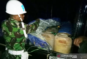 Personel TNI Gagalkan Penyelundupan 500 Liter Minyak Tanah