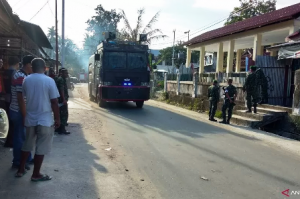 Bentrok di Sorong Ada Warga Bawa Bendera OPM, 9 Rumah Dirusak, 1 Meninggal