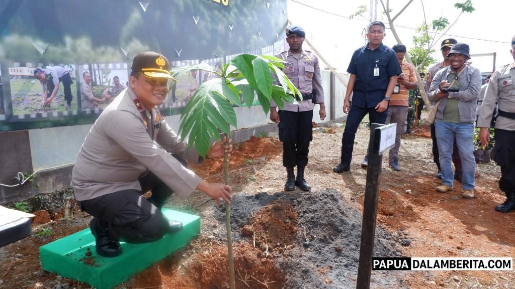 Pesan Kapolda Papua Barat Pada Polri Peduli Penghijauan, Kita Jaga Hutan, Hutan Jaga Kita