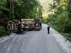 Dump Truck Perusahan Terbalik di Fakfak, Nyawa Rikat Rahawarin Melayang di Ruas Jalan Telpat