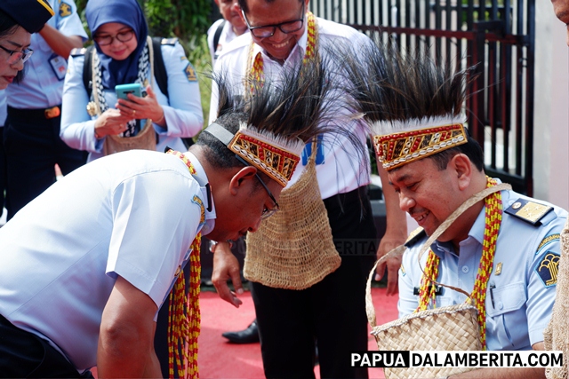 Memaknai Budaya, Staf Khusus Menteri Pacu Kinerja Zona Integritas di Kanwil Papua Barat