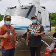 Sinergi Dengan Pemda, BP Bantu Helicopter Distribusi Sembako ke Moskona