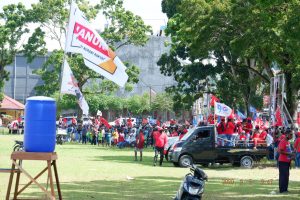 Pendukung HEBO Warnai Lapangan Borasi Manokwari