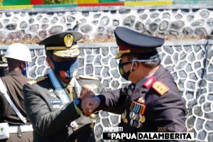 Kapolda Papua Barat Bikin Kejutan di HUT Ke-75 TNI untuk Pangdam XVIII/Kasuari