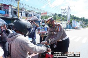 Awali Operasi Zebra Mansinam, Polda Papua Barat Bagi Masker, Stiker dan Brosur