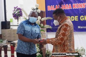 Gubernur Tunjang Mobil Pelayanan untuk Sinode GKI di Tanah Papua