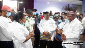 Sebelum Tinggalkan Auditorium Pit Kasihiw – Matret Kokop Doa Bersama Pendukung, Yakin Menang Pilkada Bintuni