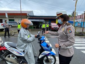 Operasi Zebra Mansinam 2020: Tidak Tilang, Dit Lantas Polda Papua Barat Bagi Bama
