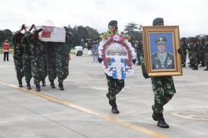 Jenazah Letjen TNI Herman Asaribab Tiba di Jayapura