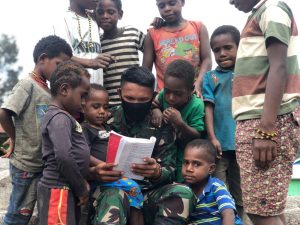 Raider 500/Sikatan Sambangi Mengajar Anak -Anak Pedalaman Papua
