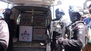 Dari Jakarta Vaksin Dikawal Brimob Kelapa Dua, Tiba di Manokwari Dikawal Brimob Polda Papua Barat