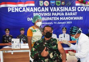 Pangdam Kasuari Setelah Disuntik Vaksin Tetap Sehat
