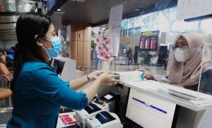 Dorong Kesadaran Protokol Kesehatan, Sriwijaya Air Group Bagikan Healthy Kit kepada Penumpang
