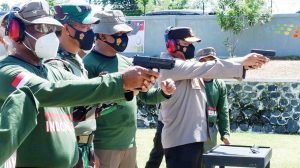 Enam Butir Pertama dari Kapolda dan Gubernur Buka Lomba Menembak Piala Dansat Brimob   