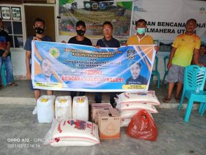 Pemuda Halmahera Manokwari Tinjau Lokasi Bencana dan Serahkan Bantuan
