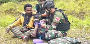 TNI di Puncak Jaya Beri Bantuan Kesehatan untuk Warga Pedalaman Papua