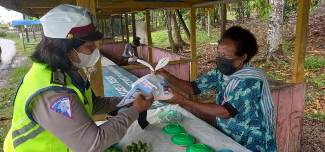Satlantas Polres Manokwari, Sembako untuk Mama Papua