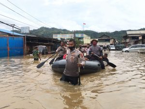 Polda Papua Turunkan 380 Personil Tangani Banjir dan Longsor Jayapura