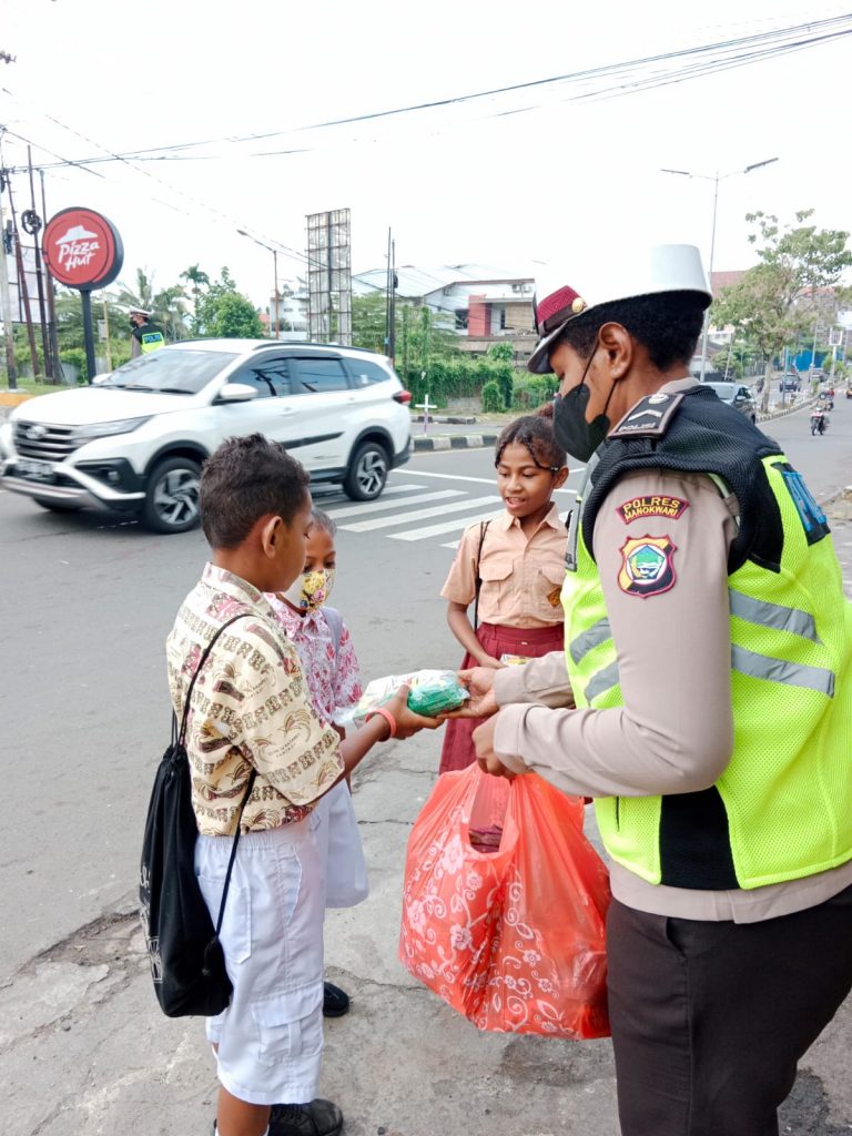 Jangan Panik, Tak Selamanya Mereka Razia, Ada Bingkisan di Kamis Manis