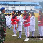 Pembawa Baki Pengibaran Bendera Merah Putih HUT Ke-77 RI Tingkat Papua Barat Pelajar SMA Negeri 2 Kaimana