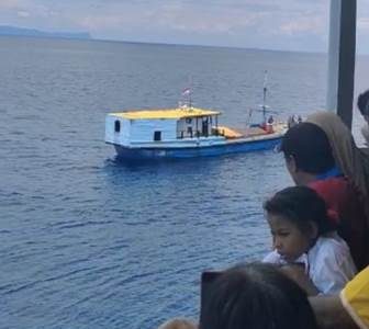 KM Tatamailau Selamatkan Kapal Nelayan Rusak Mesin di Perairan Fakfak  