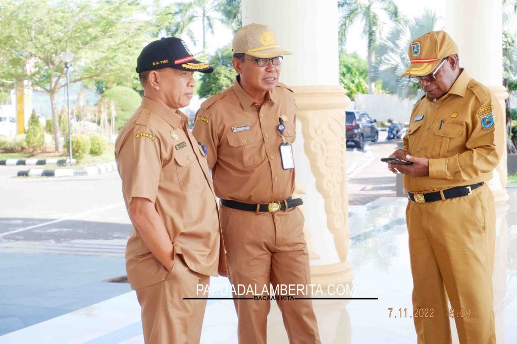 Sekda Papua Barat Pimpin Apel Terakhir, Pesannya ASN Kerja Jujur Ya!