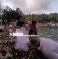 Danrem 182/JO Motori Bersih Sampah Laut di Teluk Thumburuny Fakfak