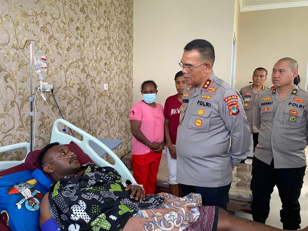 Kapolda Papua Barat Tinjau Pelaksanaan Bakti Kesehatan Hari Bhayangkara Ke-77