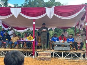 Di Fakfak, Paulus Waterpauw Buka Kejuaraan Gubernur Cup Papua Barat Grasstrack Open Championship 