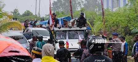 Pendaftaran Bapaslon Bupati dan Wakil Bupati Fakfak Untung Tamsil dan Yuhana Dina Hindom di KPU Fakfak