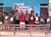 Biro SDM Polda Papua Barat Bakti Religi di Kampung Cunggrek