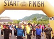 Semarak Hari Bhayangkara ke-79, Gubernur Papua Barat dan Polda Gelar Jalan Santai