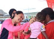 Ketua Umum Bhayangkari Salurkan Bantuan Sosial di Sorong, Papua Barat Daya
