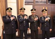Irjen Pol Johnny Eddizon Isir Terima Bintang Bhayangkara Pratama