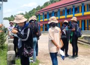 40 Calon Pemandu Ekowisata Teluk Wondama Mengikuti Praktik Lapangan di Bukit Aitumieri