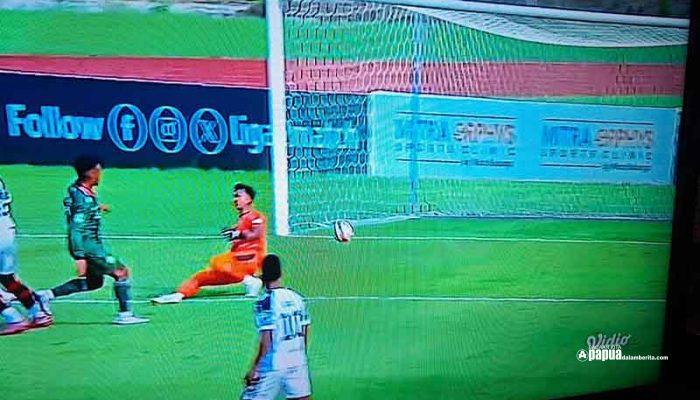 Persipura Unggul 2-0 atas Persipal Palu di Babak Pertama