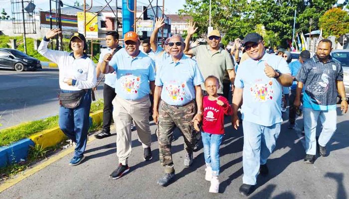 Gubernur Papua Barat Lepas Karnaval Pendidikan di Manokwari