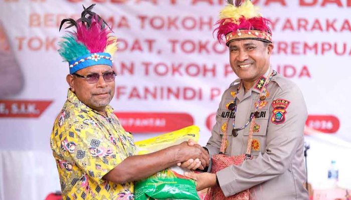 Kapolda Kunjungi Fanindi Pantai, Bagikan Bantuan dan Layanan Kesehatan Gratis