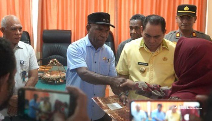 Pastikan Program Tepat Sasaran, Wabup Fakfak Tagih Laporan Distribusi Pangan 2025