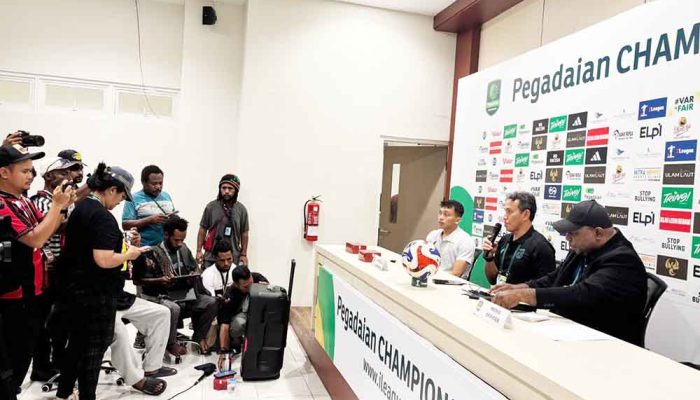 Petik 1 Poin dari Persipura, Bima Sakti Syukuri Hasil di Jayapura