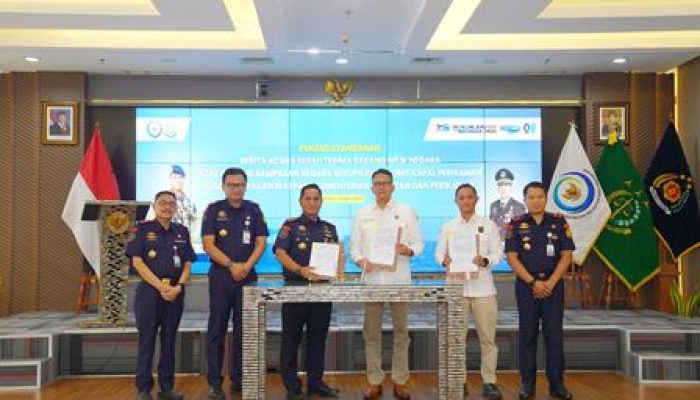 KKP dan Kejaksaan RI Serah Terimakan 4 Kapal Ilegal Fishing Untuk Nelayan dan Pengawasan